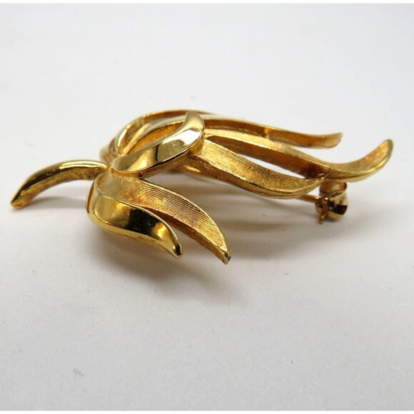 Vintage Leaf Brooch Gold Tone Brushed Polished Pin - Picture 5 of 10